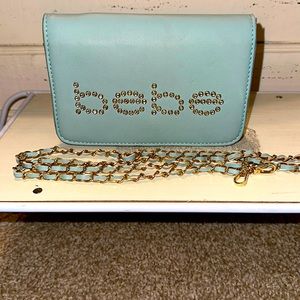 ***bebe clutch***